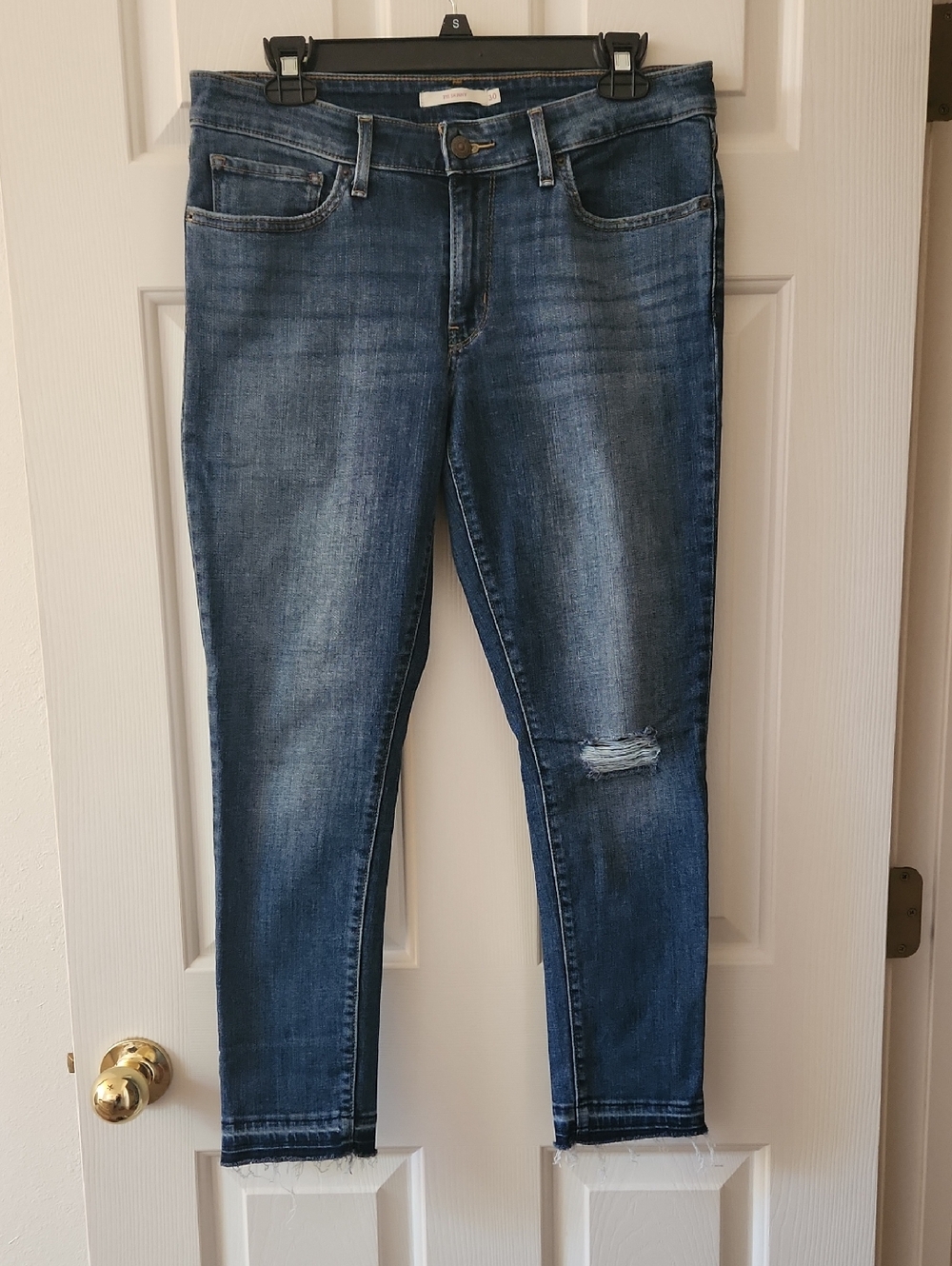 Women’s Levi's Dark Blue Distressed Slim Jeans